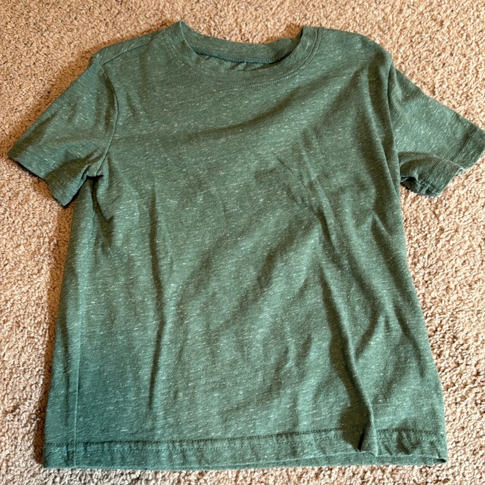 Green shirt sleeved heather tee